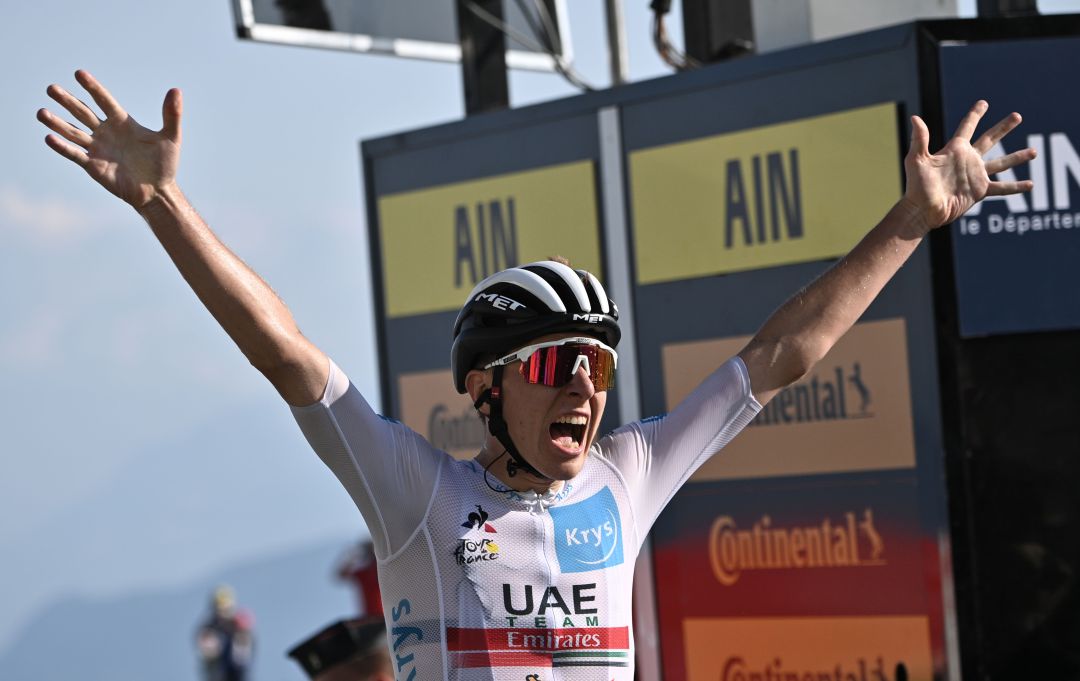 Pogacar celebrando su triunfo en la 15ª etapa del Tour de Francia 2020. Pogacar celebrando su triunfo en la 15ª etapa del Tour de Francia 2020.