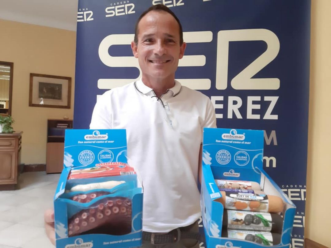 José Vivas, con algunos de los productos de Embumar José Vivas, con algunos de los productos de Embumar
