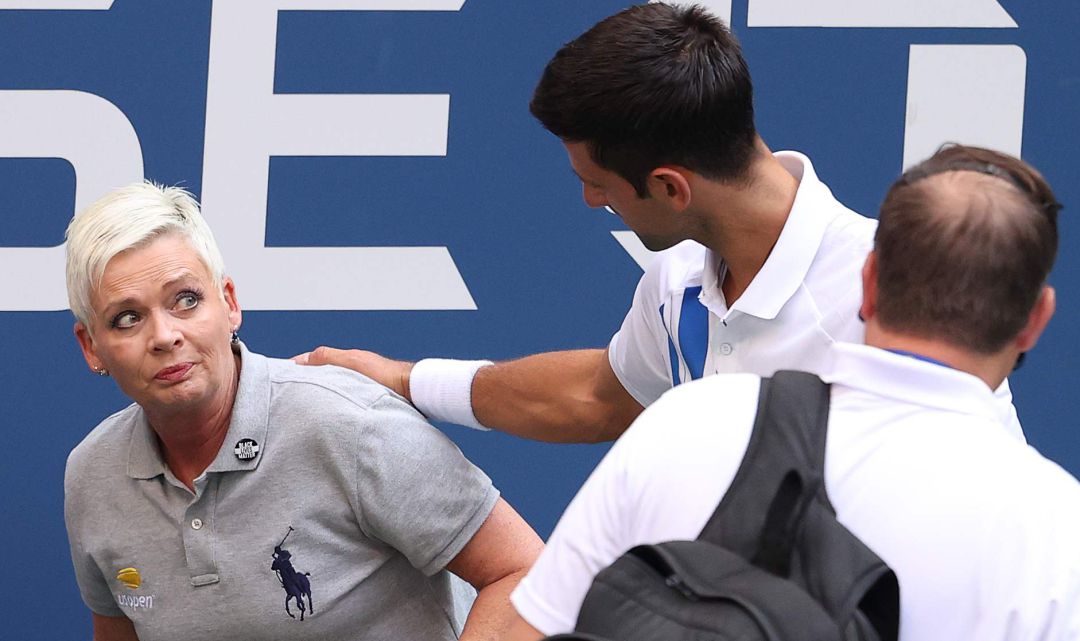 Novak Djokovic, tras el pelotazo a la juez en el US Open que le costó su descalificación. Novak Djokovic, tras el pelotazo a la juez en el US Open que le costó su descalificación.