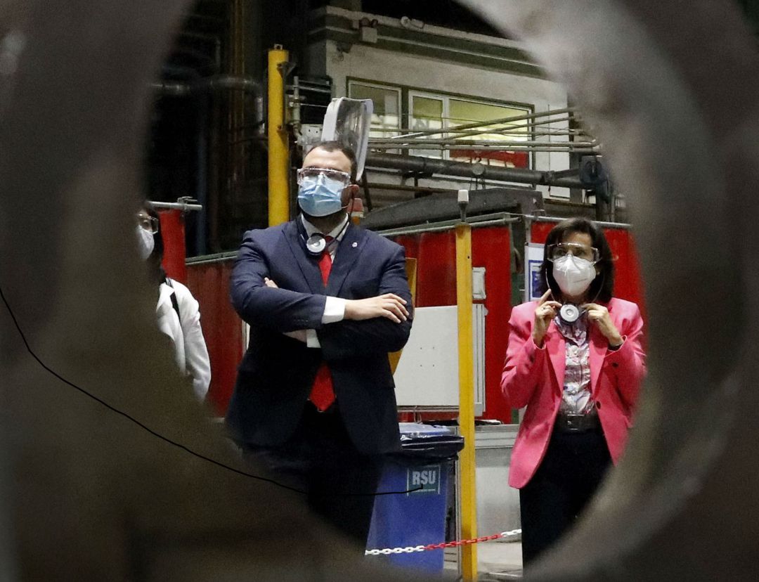 El presidente del Principado y la ministra de Defensa en las instalaciones de la Fábrica de Armas de Trubia El presidente del Principado y la ministra de Defensa en las instalaciones de la Fábrica de Armas de Trubia