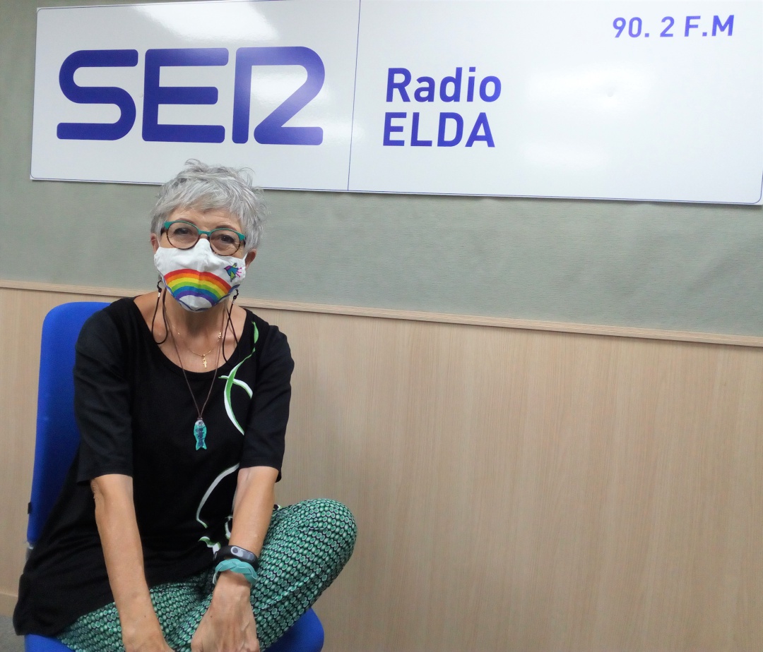 La pintora Yola en el estudio de Radio Elda SER La pintora Yola en el estudio de Radio Elda SER