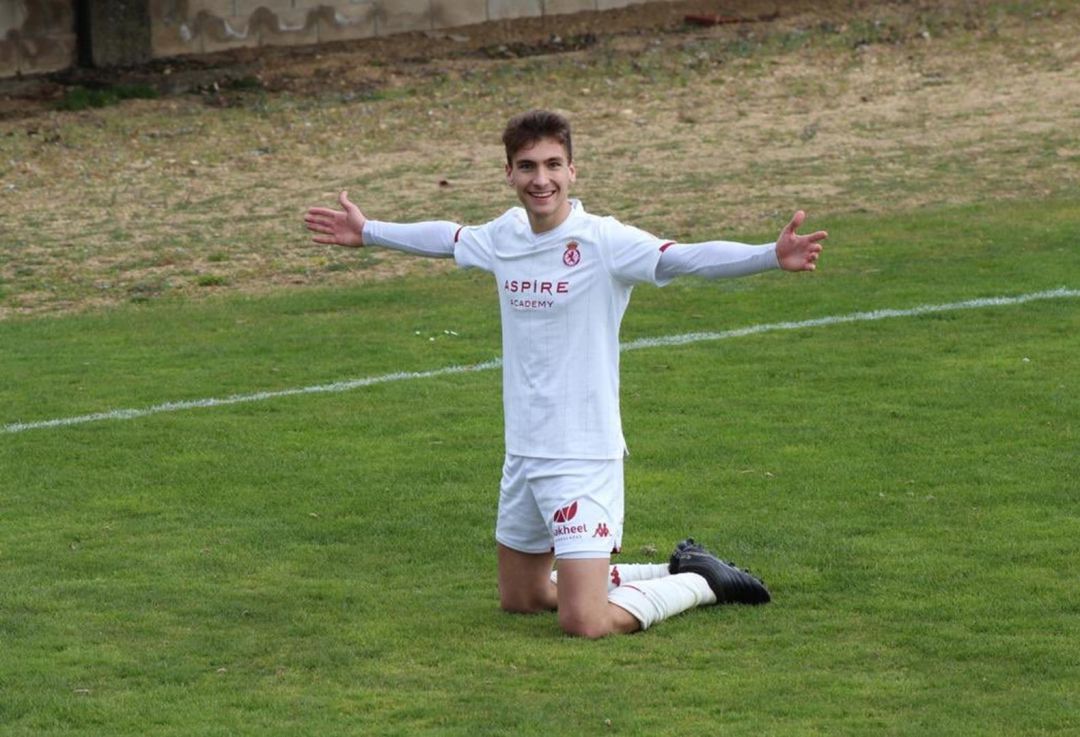 Percan celebra uno de sus goles con el equipo juvenil de la Cultural Percan celebra uno de sus goles con el equipo juvenil de la Cultural