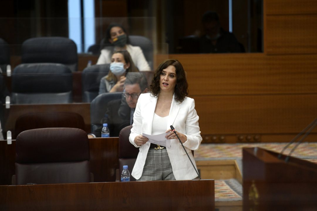 La presidenta de la Comunidad de Madrid, Isabel Díaz Ayuso, responde a una pregunta durante una sesión de control al Gobierno en la Asamblea de Madrid (España), a 9 de julio de 2020. La presidenta de la Comunidad de Madrid, Isabel Díaz Ayuso, responde a una pregunta durante una sesión de control al Gobierno en la Asamblea de Madrid (España), a 9 de julio de 2020.