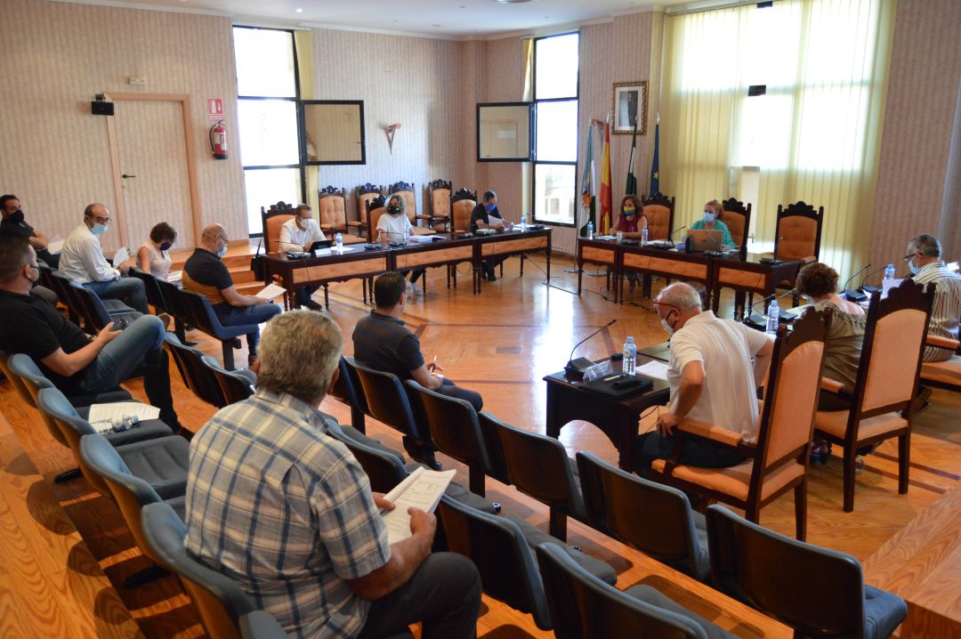La alcaldesa de Salobreña, Maria Eugenia Rufino, preside el pleno municipal celebrado el pasado viernes La alcaldesa de Salobreña, Maria Eugenia Rufino, preside el pleno municipal celebrado el pasado viernes