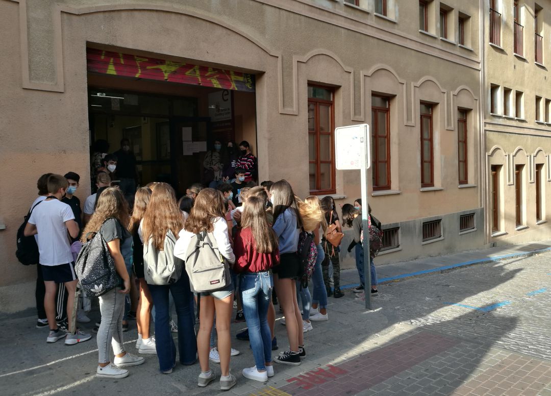 Alumnos del Mariano Quintanilla entran al instituto en la vuelta a las aulas Alumnos del Mariano Quintanilla entran al instituto en la vuelta a las aulas