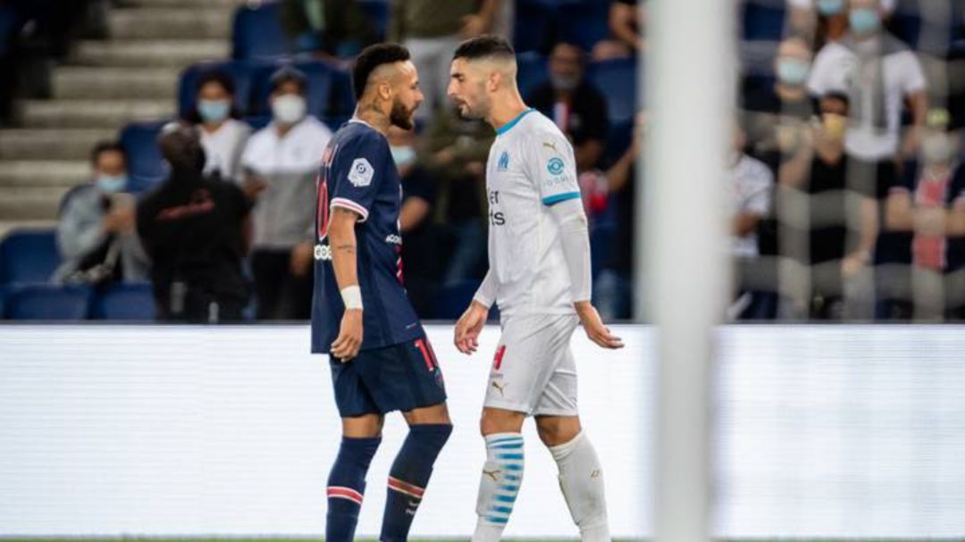 Imagen de uno de los 'encontronazos' entre Álvaro y Neymar Imagen de uno de los 'encontronazos' entre Álvaro y Neymar