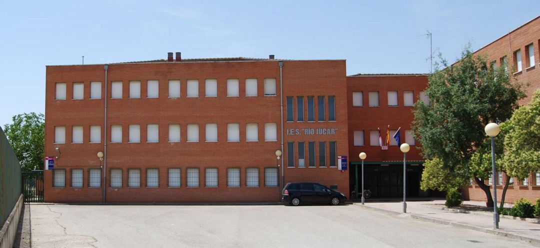 Sanidad ha cerrado un aula del instituto de Madrigueras Sanidad ha cerrado un aula del instituto de Madrigueras