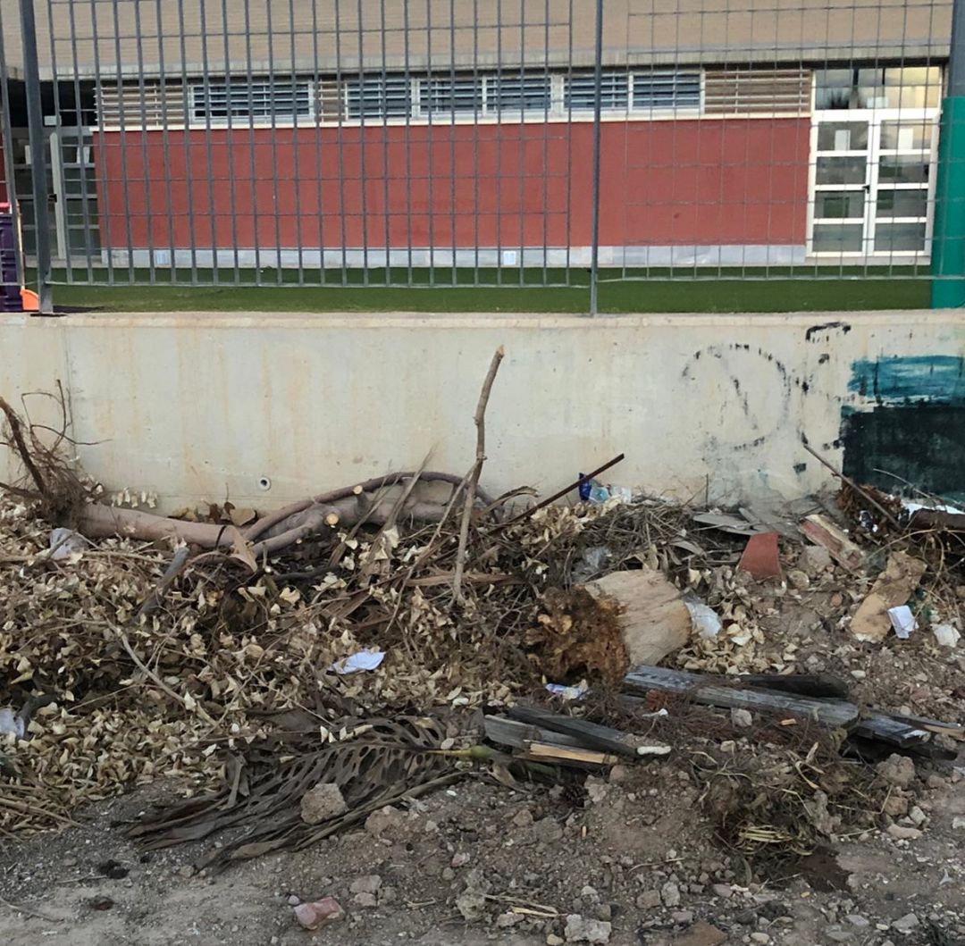 Escombros cerca de una guardería del municipio Escombros cerca de una guardería del municipio