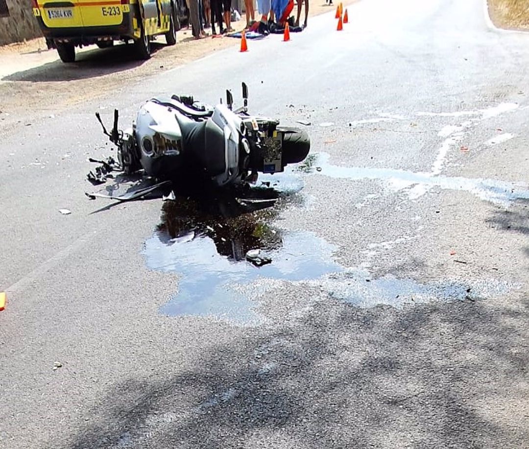 Estado de la moto tras ser arrollado su conductor por unos narcos en Sanlúcar Estado de la moto tras ser arrollado su conductor por unos narcos en Sanlúcar
