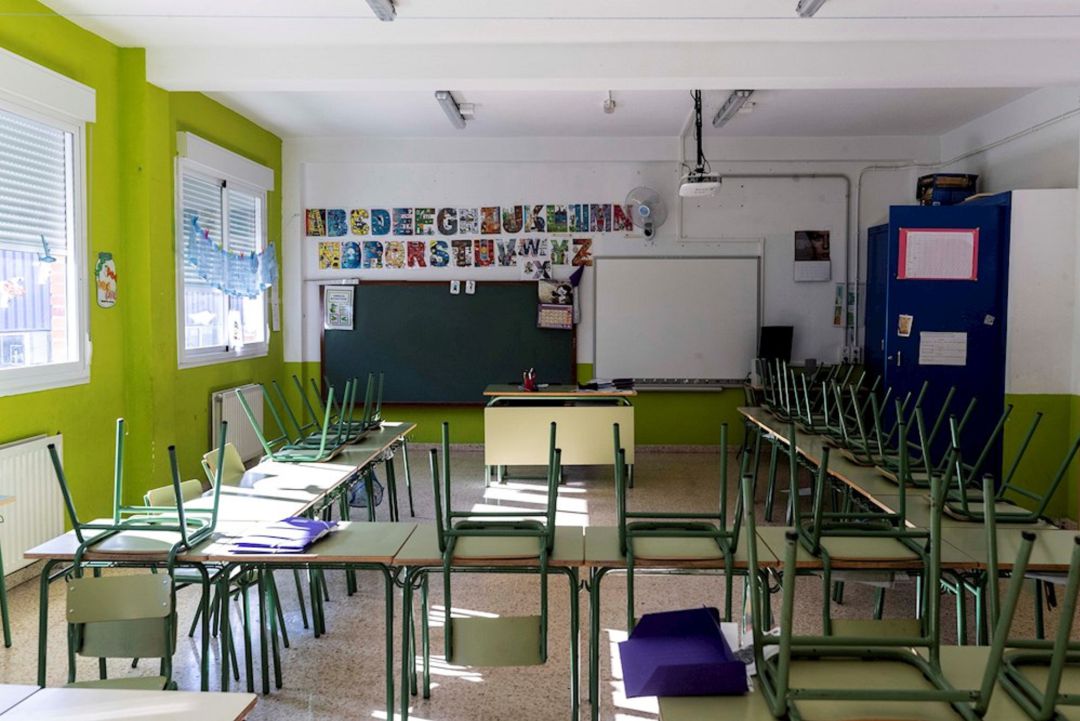 Aula de primaria sin actividad. Aula de primaria sin actividad.