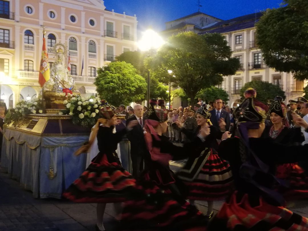 Imagen de la subida de la imagen de la Virgen el año pasado Imagen de la subida de la imagen de la Virgen el año pasado