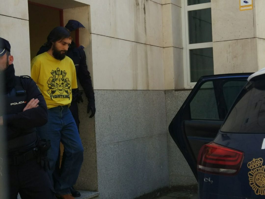 Iván Pardo a la salida de los juzgados de Jaca (Huesca) en una de sus comparecencias Iván Pardo a la salida de los juzgados de Jaca (Huesca) en una de sus comparecencias