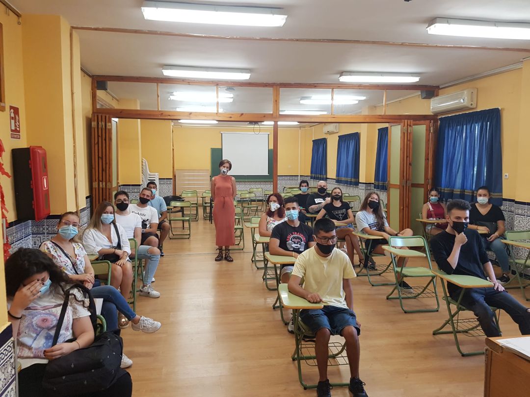 Clase de Formación Profesional del Instituto Miguel Romero Esteo Clase de Formación Profesional del Instituto Miguel Romero Esteo