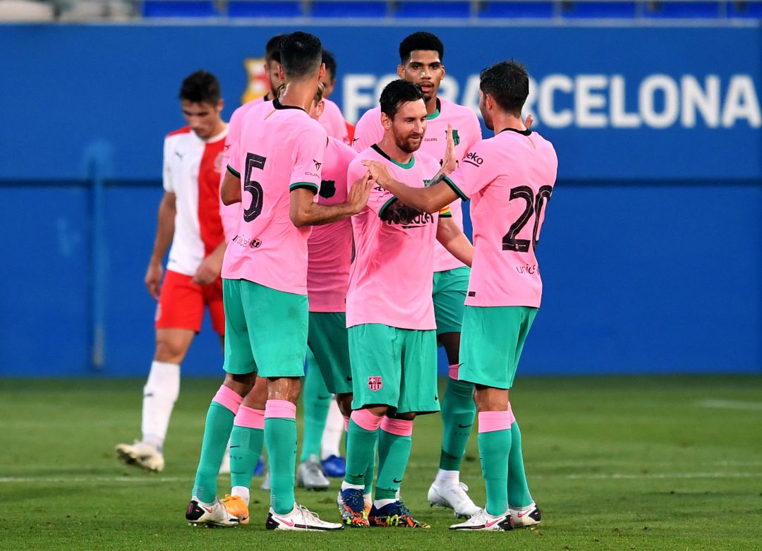 Messi celebra el primer gol junto a sus compañeros. Messi celebra el primer gol junto a sus compañeros.