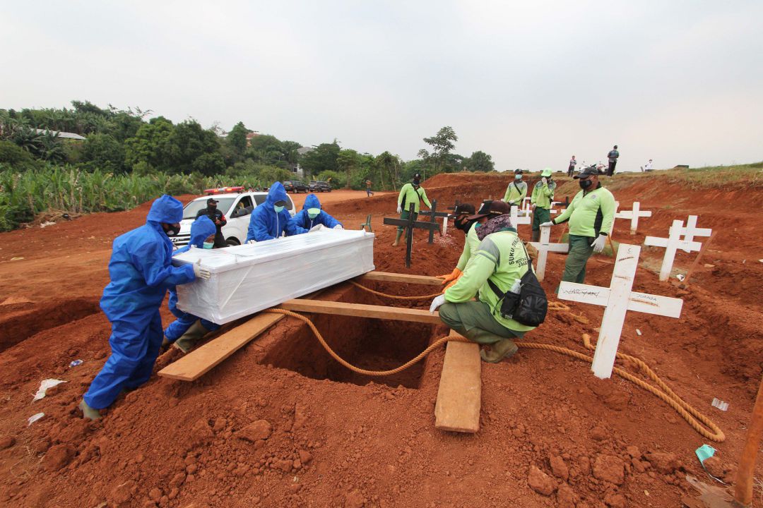 Un cementerio para víctimas de COVID-19 en Yakarta
Un cementerio para víctimas de COVID-19 en Yakarta