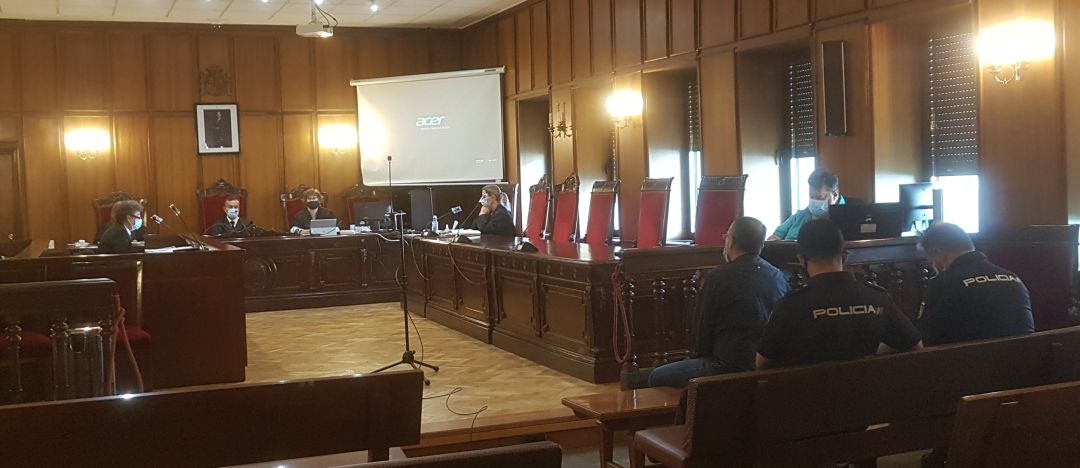 Fiscalía y defensa argumentando sus conclusiones Fiscalía y defensa argumentando sus conclusiones
