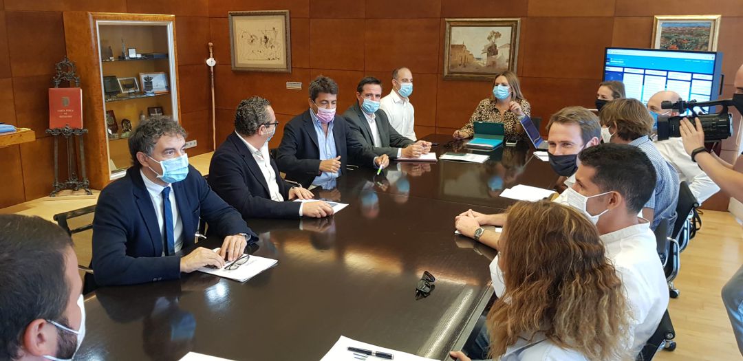 Reunión en Benidorm del sector turístico con el secretario autonómico, Francesc Colomer, y el presidente de la Diputación de Alicante, Carlos Mazón Reunión en Benidorm del sector turístico con el secretario autonómico, Francesc Colomer, y el presidente de la Diputación de Alicante, Carlos Mazón