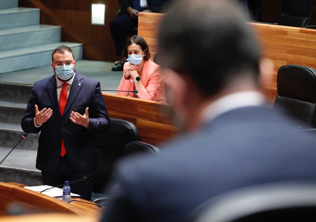 Barbón asegura que el "momento excepcional" reclama un esfuerzo de los partidos políticos para acordar. Barbón asegura que el "momento excepcional" reclama un esfuerzo de los partidos políticos para acordar.