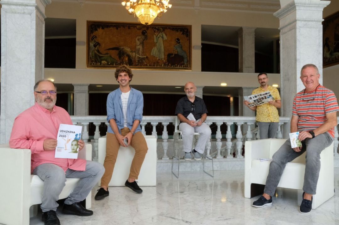 Los protagonistas de traer la cultura en estos tiempos tan difíciles posan para la foto Los protagonistas de traer la cultura en estos tiempos tan difíciles posan para la foto