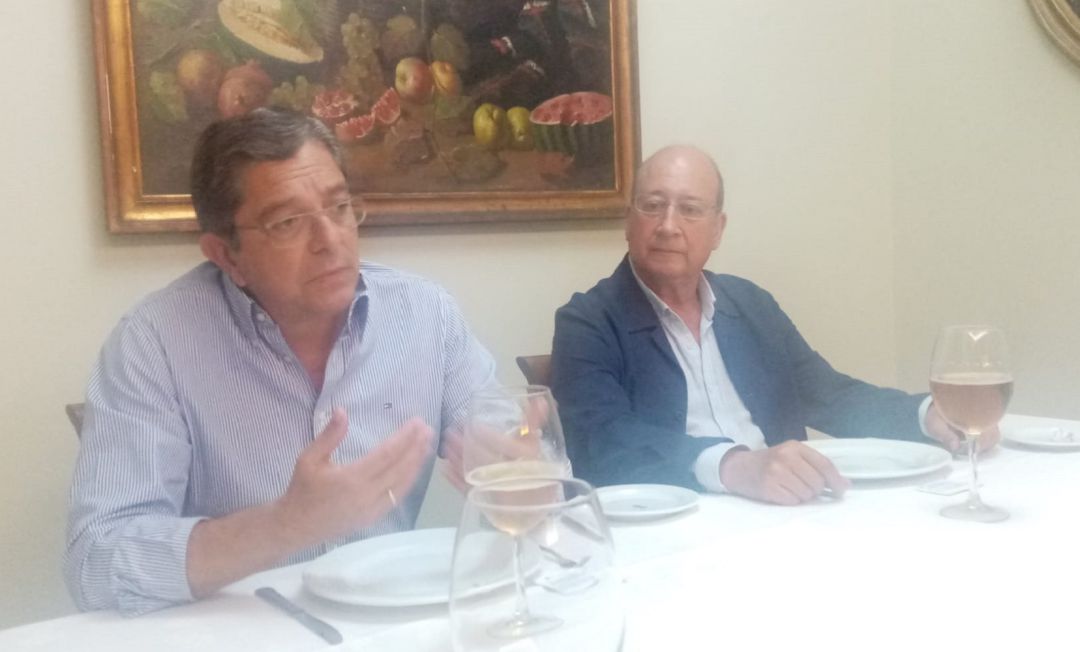 Ramón Cancelo, a la derecha de la imagen, junto a José Manuel Garrido Castilla, su candidato a teniente hermano mayor Ramón Cancelo, a la derecha de la imagen, junto a José Manuel Garrido Castilla, su candidato a teniente hermano mayor
