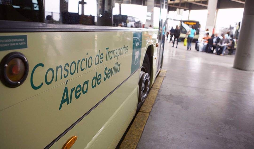 Uno de los autobuses del Consorcio de Transportes Área de Sevilla Uno de los autobuses del Consorcio de Transportes Área de Sevilla