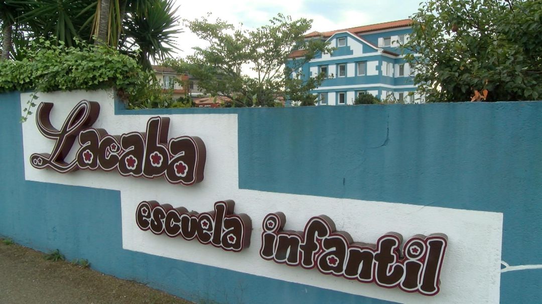 Entrada de la escuela infantil, situada en la avenida de Europa Entrada de la escuela infantil, situada en la avenida de Europa