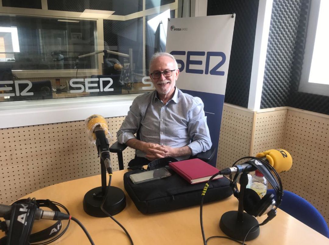 Casimiro Pastor habla en la SER de la ejecución de las obras de renovación de tuberías que se está llevando a cabo en Ciudad Real Casimiro Pastor habla en la SER de la ejecución de las obras de renovación de tuberías que se está llevando a cabo en Ciudad Real