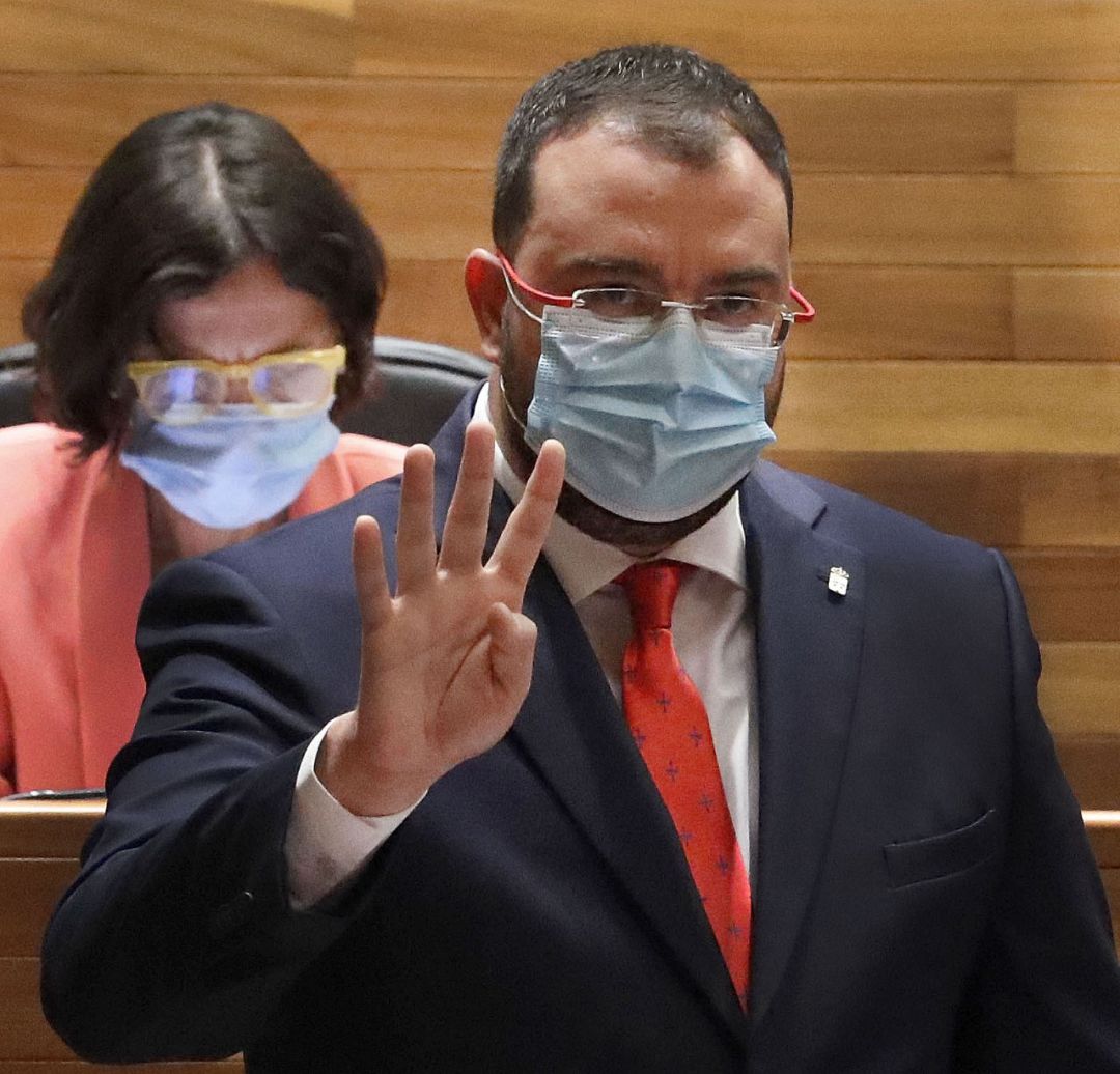 El presidente del Principado, Adrián Barbón, durante el pleno. El presidente del Principado, Adrián Barbón, durante el pleno.