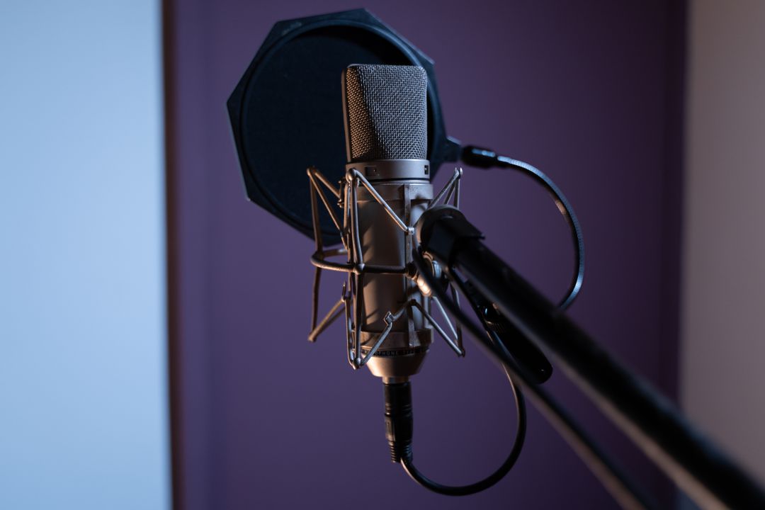 Los profesores aprenderán, entre otros, a preparar un podcast. Los profesores aprenderán, entre otros, a preparar un podcast.