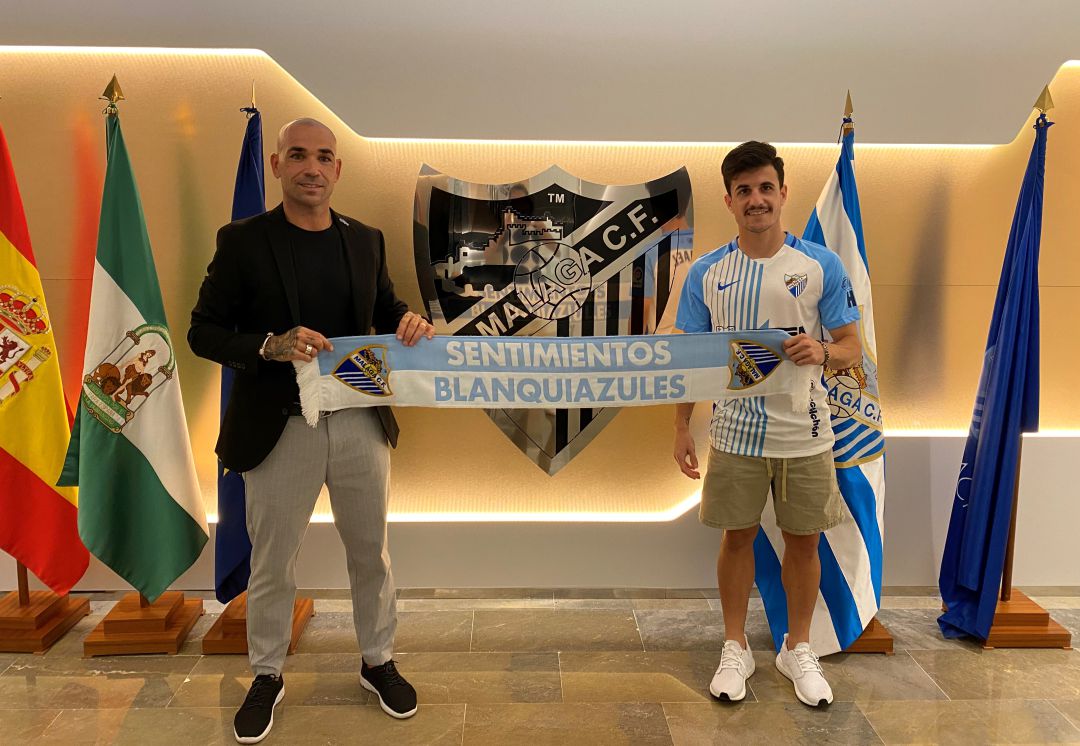 Matos posa con Manolo Gaspar tras firmar por el Málaga Matos posa con Manolo Gaspar tras firmar por el Málaga