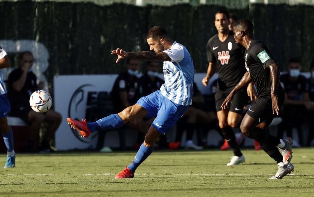Tete Morente dispara a portería en un partido reciente de pretemporada Tete Morente dispara a portería en un partido reciente de pretemporada