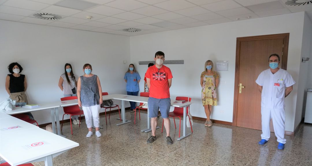 Trabajadoras sociales de Atención Primaria del Área de Salud de Tudela con el coordinador de Trabajo Social del área, Santiago Urmeneta, a la derecha Trabajadoras sociales de Atención Primaria del Área de Salud de Tudela con el coordinador de Trabajo Social del área, Santiago Urmeneta, a la derecha
