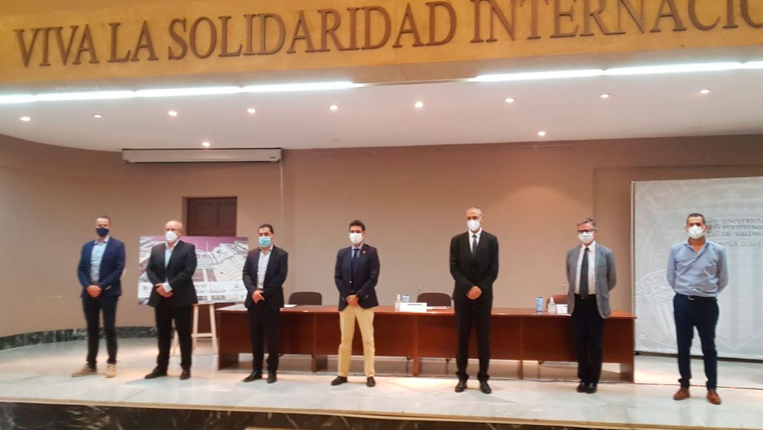 El alcalde de Alcoy, Antonio Francés, y el rector de la UPV, Francisco Mora, han presidido el acto de firma del convenio de cesión del uso de edificio del Viaducto. El alcalde de Alcoy, Antonio Francés, y el rector de la UPV, Francisco Mora, han presidido el acto de firma del convenio de cesión del uso de edificio del Viaducto.