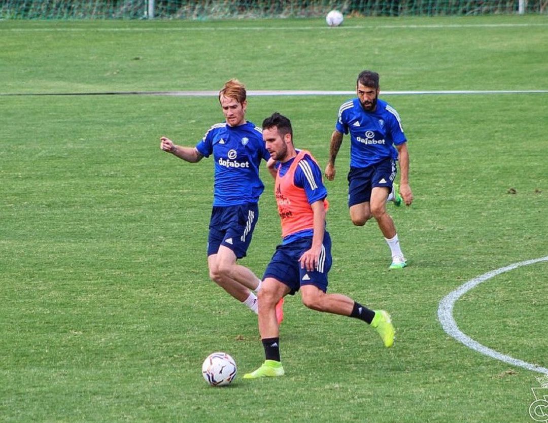 Álvaro Giménez en un entrenamiento Álvaro Giménez en un entrenamiento