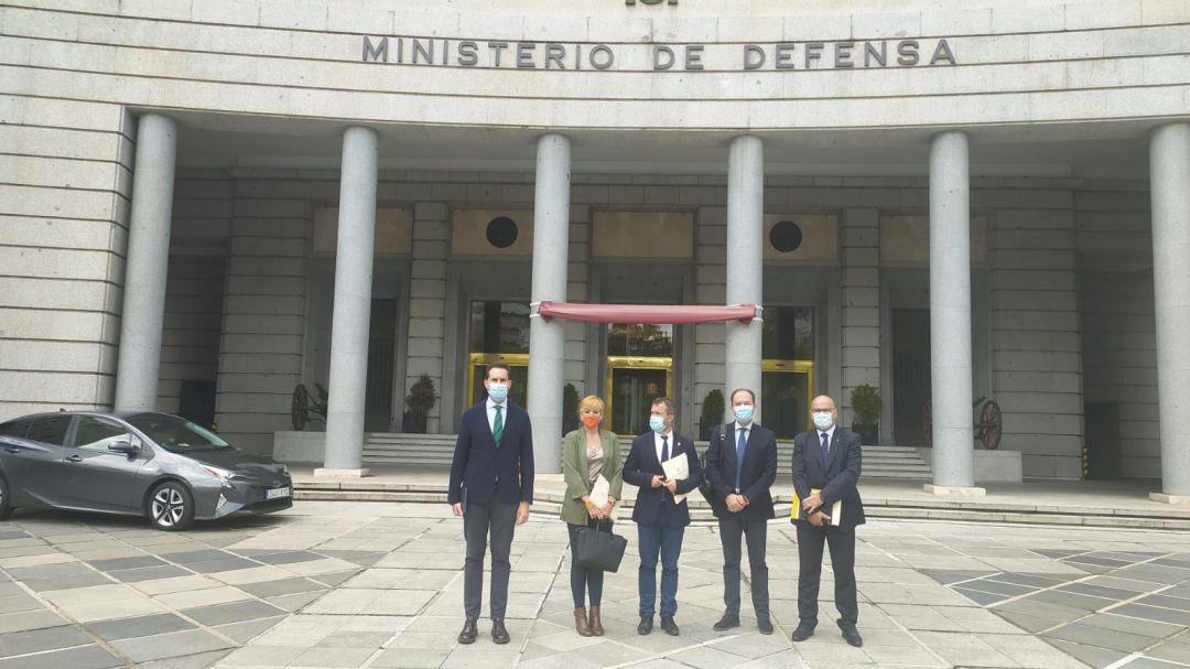 Desde el Ayuntamiento de Jaén se está realizando un esfuerzo por presionar al gobierno de España para que se decida finalmente por Jaén para una de sus bases militares Desde el Ayuntamiento de Jaén se está realizando un esfuerzo por presionar al gobierno de España para que se decida finalmente por Jaén para una de sus bases militares