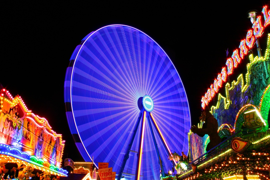 Atracciones durante una noche de feria. Archivo. Atracciones durante una noche de feria. Archivo.