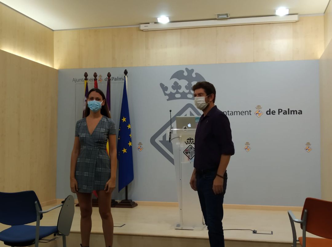 Directora general de Participación Ciudadana, Claudia Costa, y el concejal de Participación Ciudadana y Gobierno, Alberto Jarabo, en rueda de prensa. Directora general de Participación Ciudadana, Claudia Costa, y el concejal de Participación Ciudadana y Gobierno, Alberto Jarabo, en rueda de prensa.