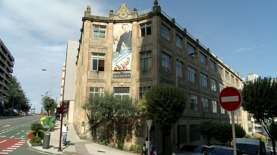 Fachada del colegio Salesianos Fachada del colegio Salesianos