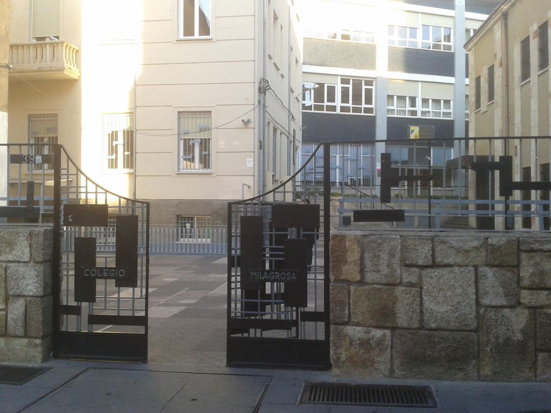 Fachada del colegio Fachada del colegio