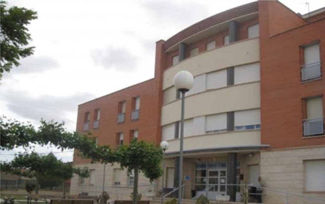 Fachada de la residencia de Villarrín de Campos Fachada de la residencia de Villarrín de Campos