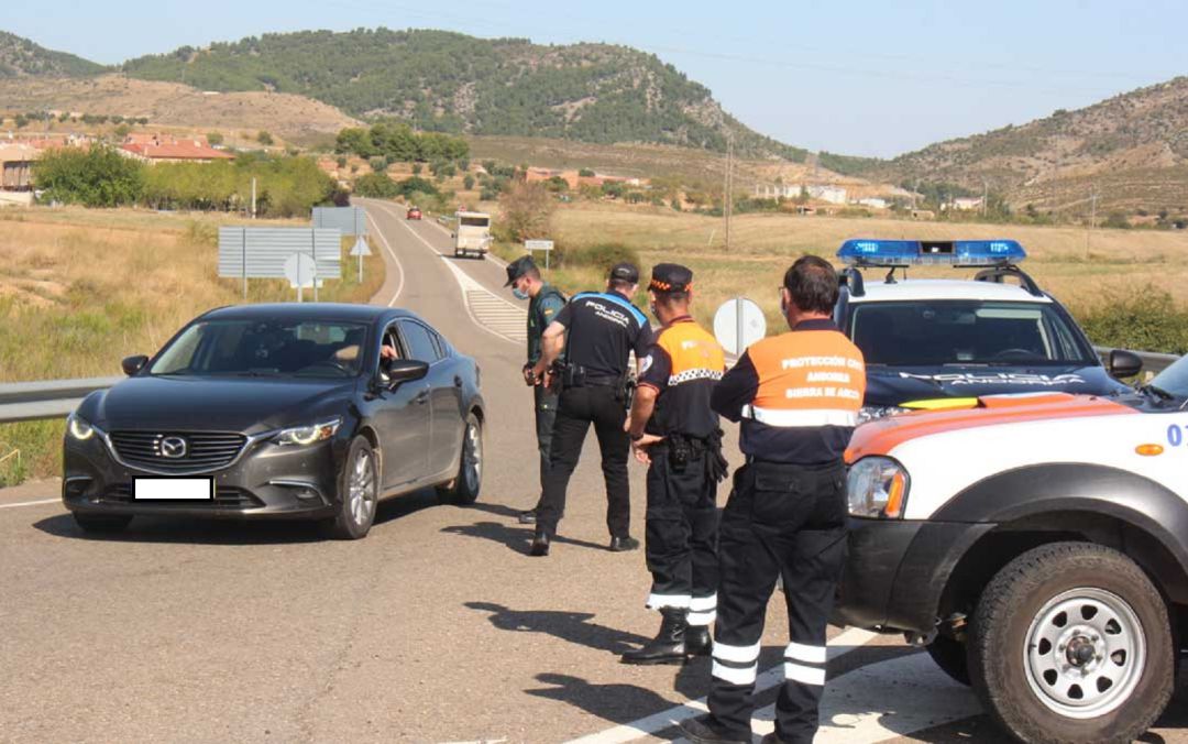 Control de Guardia Civil, Policía Local y Protección Civil en Andorra (Teruel) Control de Guardia Civil, Policía Local y Protección Civil en Andorra (Teruel)