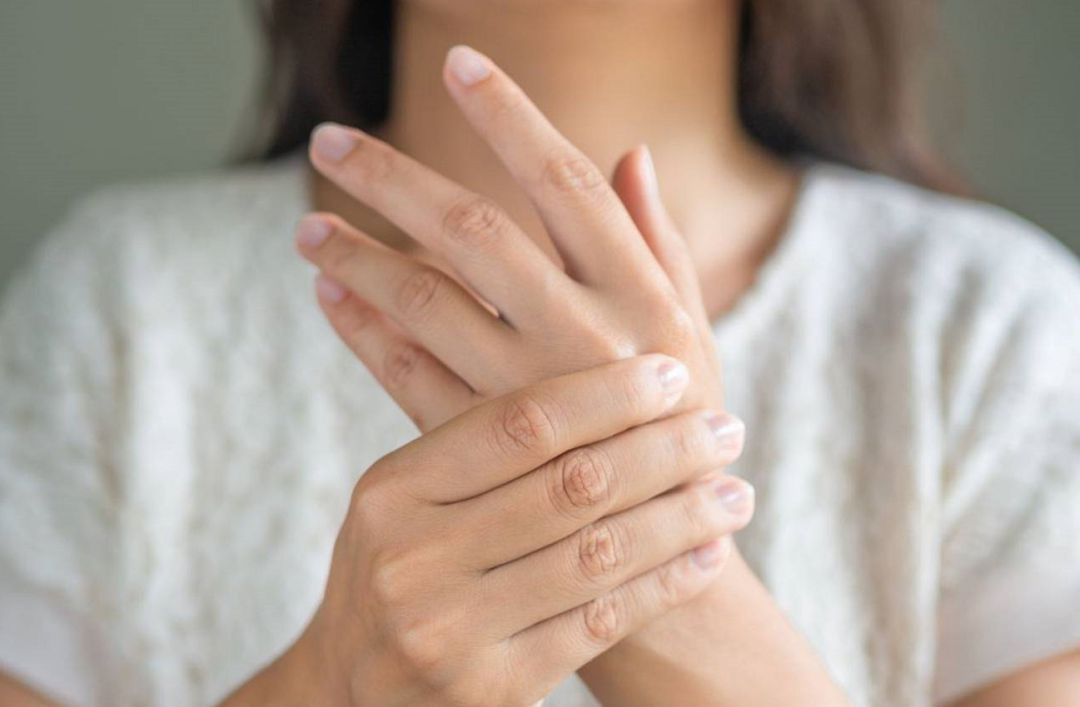 Los jabones y geles hidroalcohólicos pueden afectar a la salud de la piel. Los jabones y geles hidroalcohólicos pueden afectar a la salud de la piel.