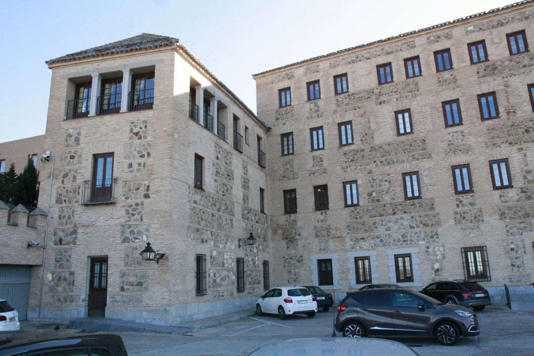Edificio de las Cortes de Castilla-La Mancha. Edificio de las Cortes de Castilla-La Mancha.