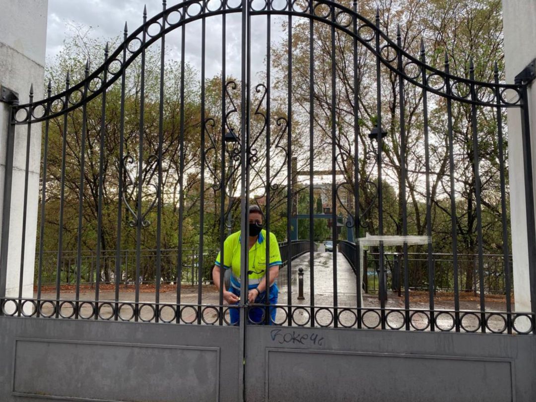 Cierre de uno de los parques de Móstoles Cierre de uno de los parques de Móstoles