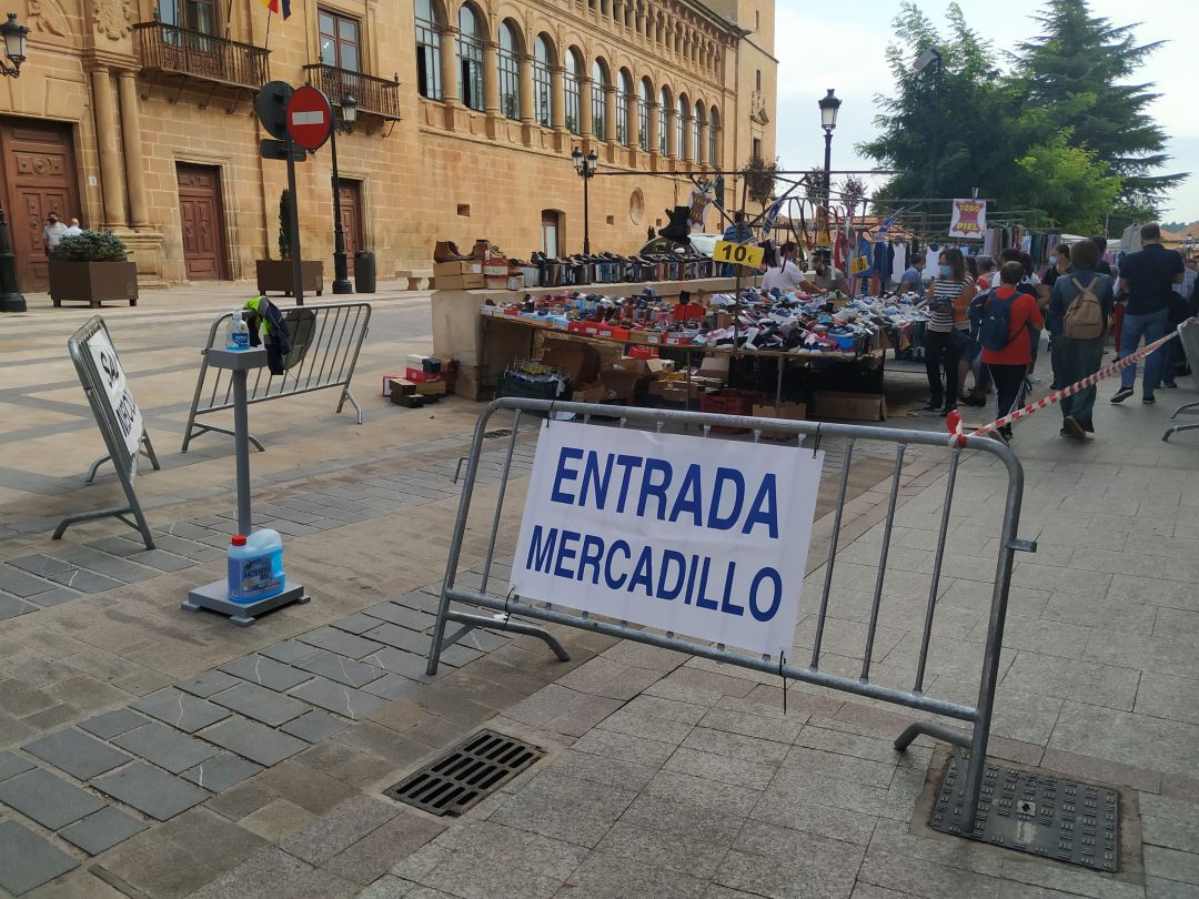 Primer día de mercadillo textil en Soria Primer día de mercadillo textil en Soria