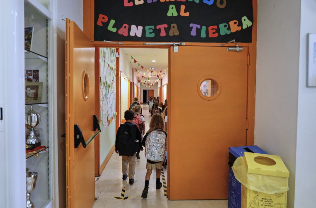 Niños el primer día del curso escolar 2020-2021. Niños el primer día del curso escolar 2020-2021.