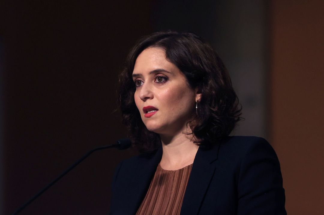 La presidenta madrileña, Isabel Díaz Ayuso, ofrece una rueda de prensa para anunciar las restricciones de movilidad para hacer frente al coronavirus. La presidenta madrileña, Isabel Díaz Ayuso, ofrece una rueda de prensa para anunciar las restricciones de movilidad para hacer frente al coronavirus.