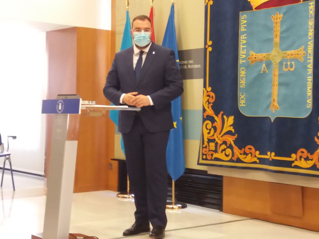 El presidente del Principado, Adrián Barbón, comparece en la sede de presidencia para dar explicaciones sobre la situación epidemiológica en Asturias. El presidente del Principado, Adrián Barbón, comparece en la sede de presidencia para dar explicaciones sobre la situación epidemiológica en Asturias.