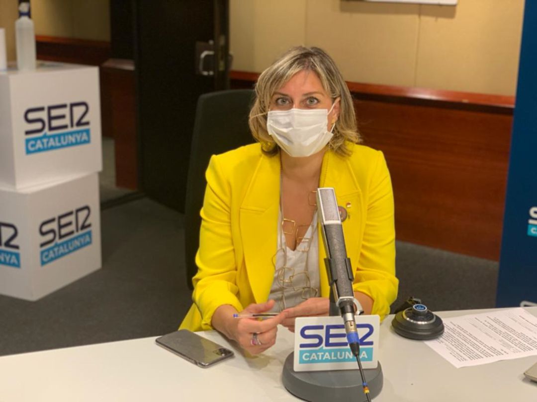Alba Vergés, consellera de Sald, en los estudios de Ràdio Barcelona Alba Vergés, consellera de Sald, en los estudios de Ràdio Barcelona