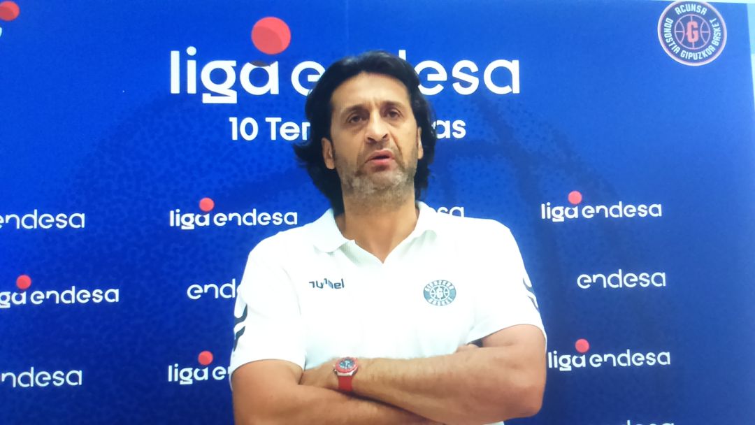 Marcelo Nicola posa en el Gasca en la prevIa del regreso a la ACB Marcelo Nicola posa en el Gasca en la prevIa del regreso a la ACB
